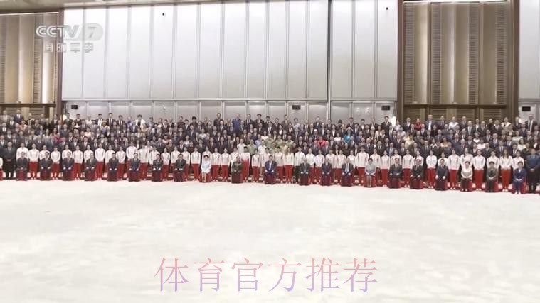 习近平接见全国群众体育先进单位、先进个人代表和全国体育系统先进集体、先